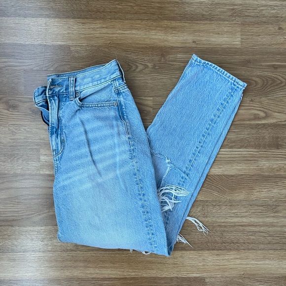 4 Regular American Eagle Mom Jean - Picture 7 of 11